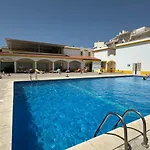 Pine Cliffs - Shared Pool - 8 Guests - 펜션